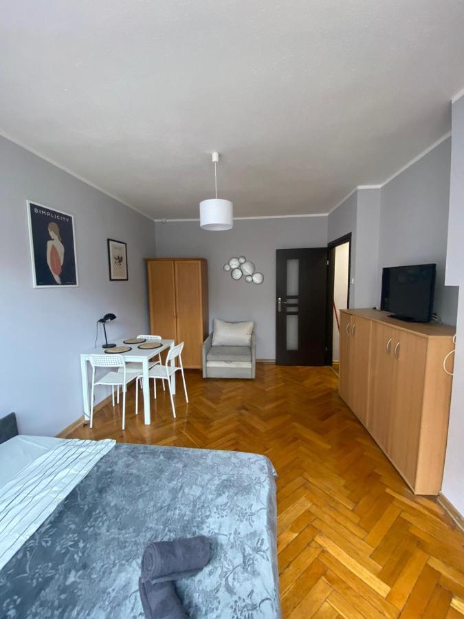 Апартаменты Night Host Matejki 4 Free Parking Бытом Экстерьер фото